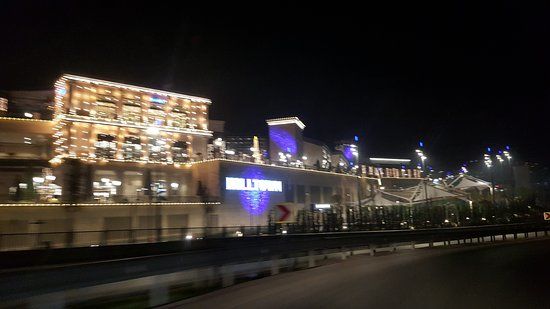 Centro Commerciale Hilltown AVM